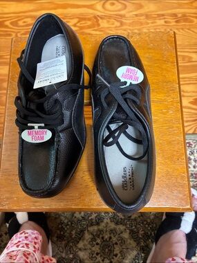 Women’s Black Lace-Up Memory Foam Comfort Boots real leather